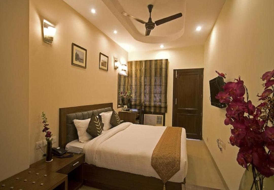 Deep Residency Hotel New Delhi